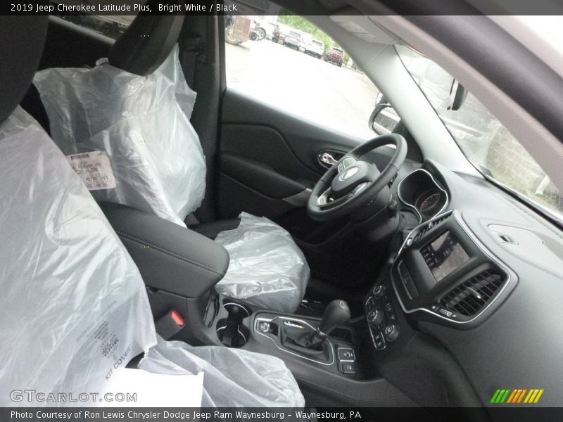Bright White / Black 2019 Jeep Cherokee Latitude Plus