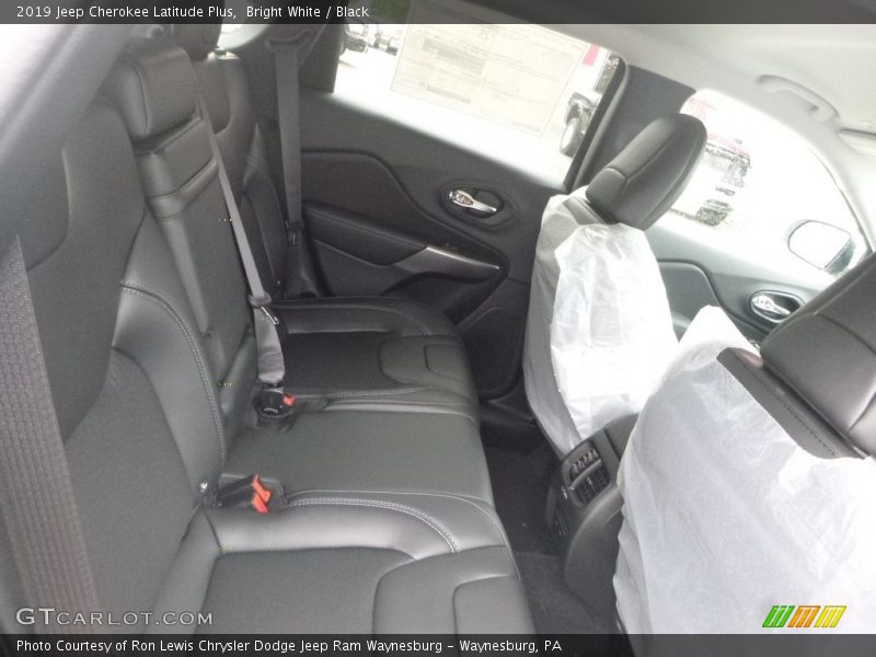 Bright White / Black 2019 Jeep Cherokee Latitude Plus