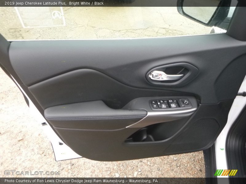Bright White / Black 2019 Jeep Cherokee Latitude Plus