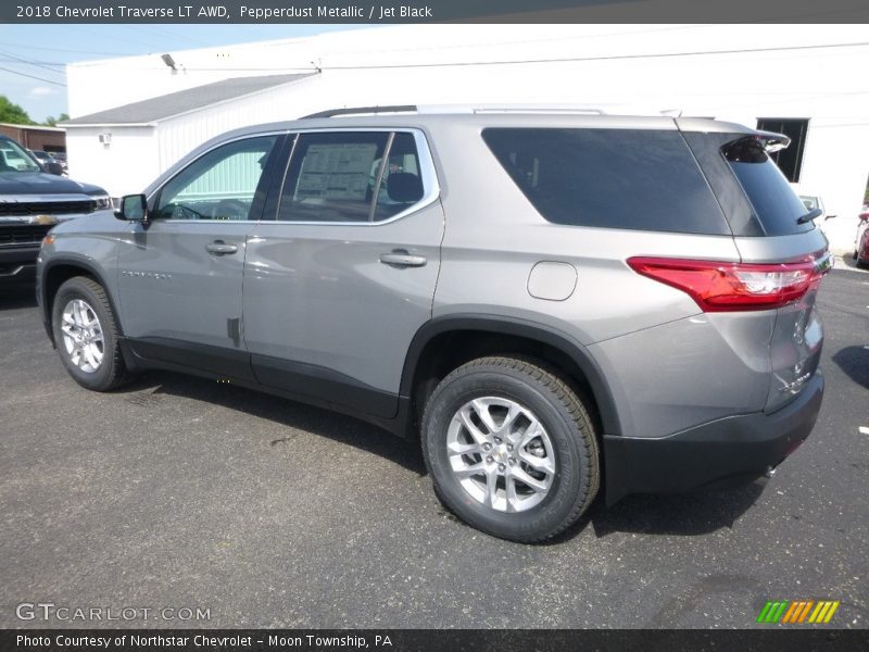 Pepperdust Metallic / Jet Black 2018 Chevrolet Traverse LT AWD