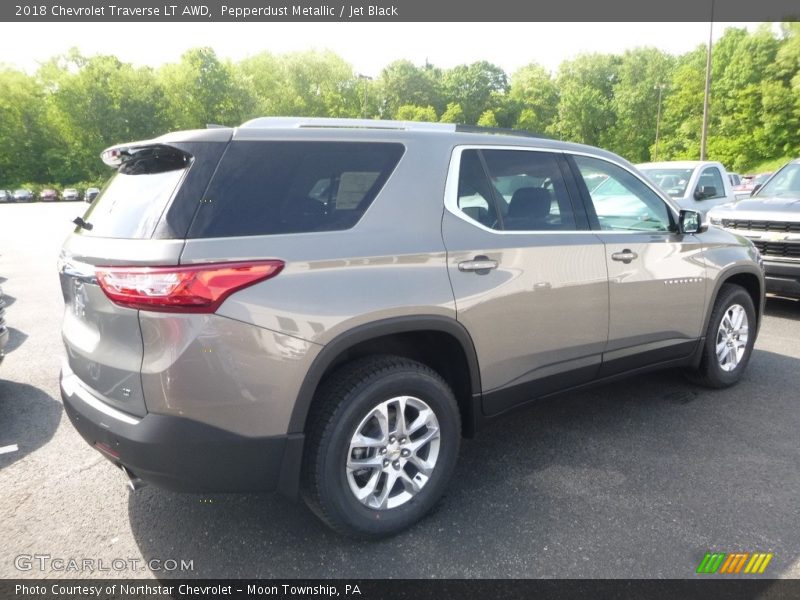 Pepperdust Metallic / Jet Black 2018 Chevrolet Traverse LT AWD