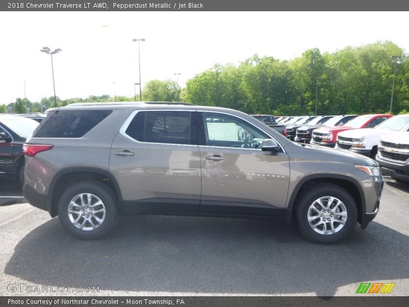 Pepperdust Metallic / Jet Black 2018 Chevrolet Traverse LT AWD