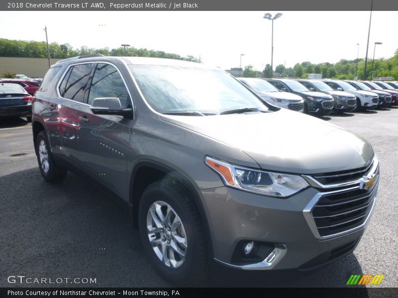Pepperdust Metallic / Jet Black 2018 Chevrolet Traverse LT AWD