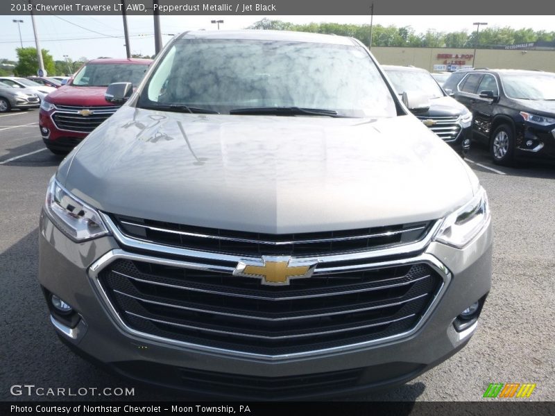 Pepperdust Metallic / Jet Black 2018 Chevrolet Traverse LT AWD