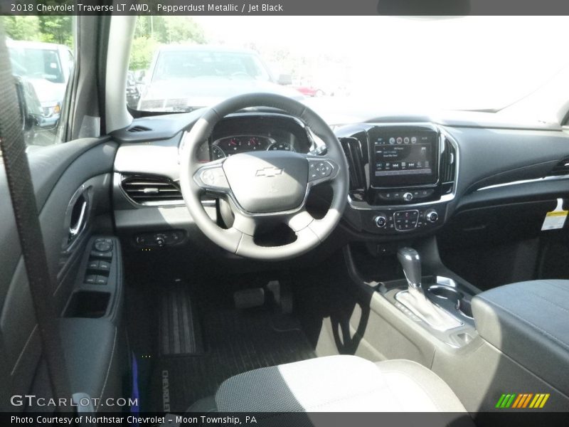 Pepperdust Metallic / Jet Black 2018 Chevrolet Traverse LT AWD