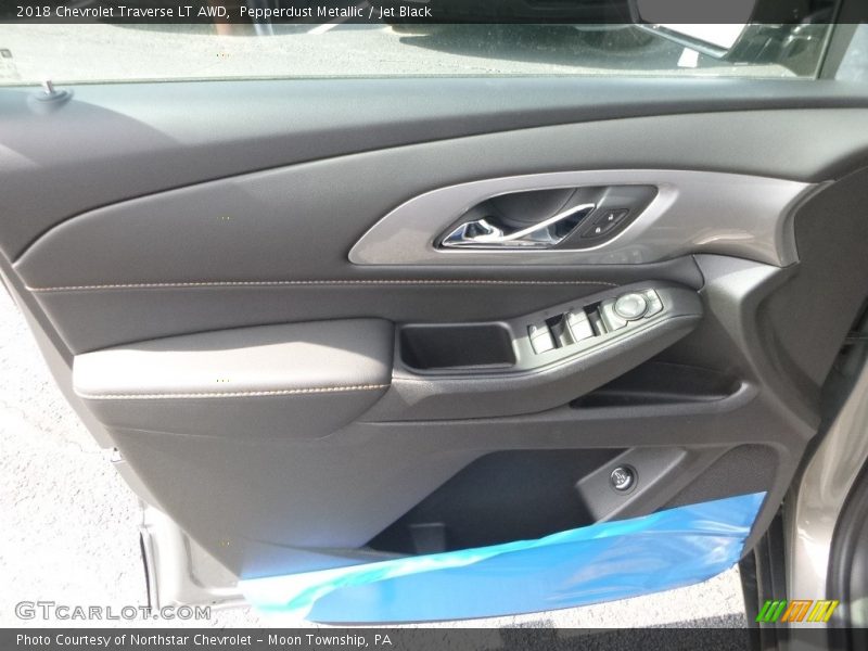 Pepperdust Metallic / Jet Black 2018 Chevrolet Traverse LT AWD
