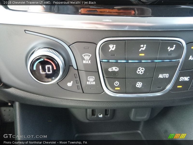 Pepperdust Metallic / Jet Black 2018 Chevrolet Traverse LT AWD