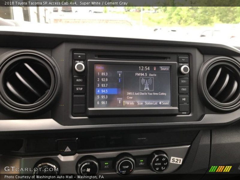 Super White / Cement Gray 2018 Toyota Tacoma SR Access Cab 4x4