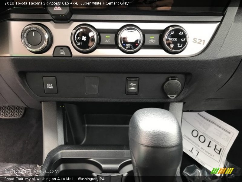 Super White / Cement Gray 2018 Toyota Tacoma SR Access Cab 4x4