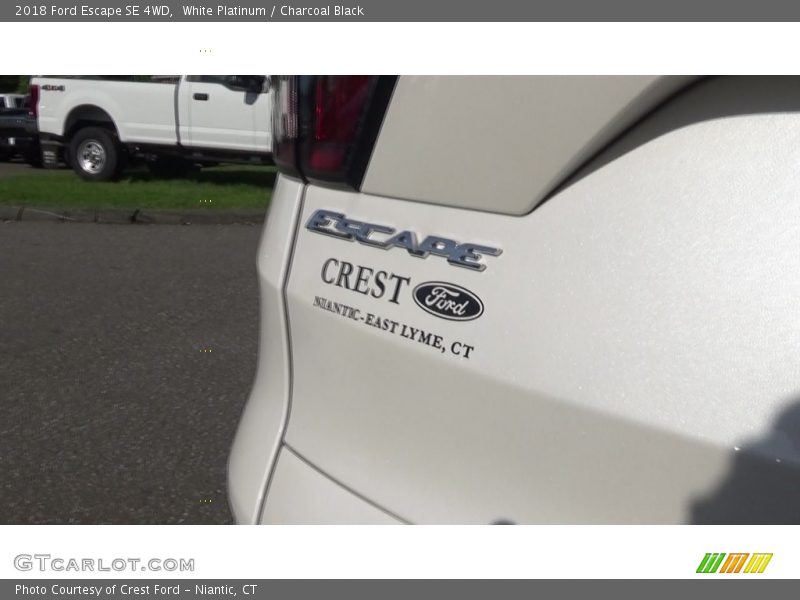 White Platinum / Charcoal Black 2018 Ford Escape SE 4WD