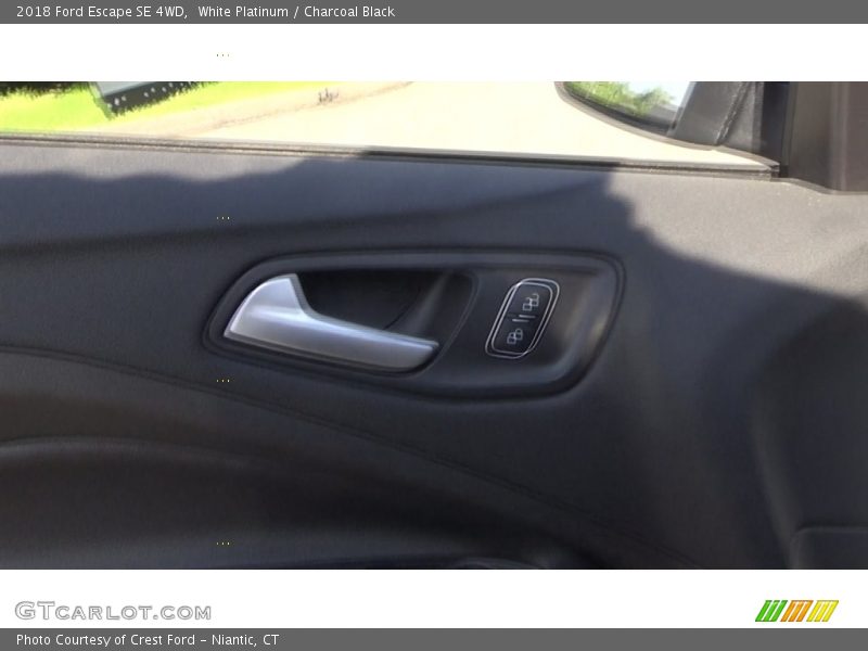 White Platinum / Charcoal Black 2018 Ford Escape SE 4WD