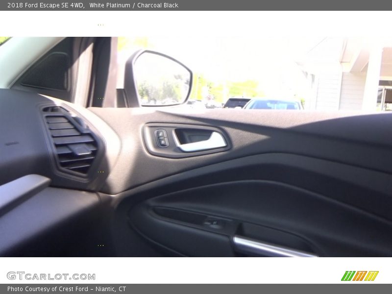White Platinum / Charcoal Black 2018 Ford Escape SE 4WD