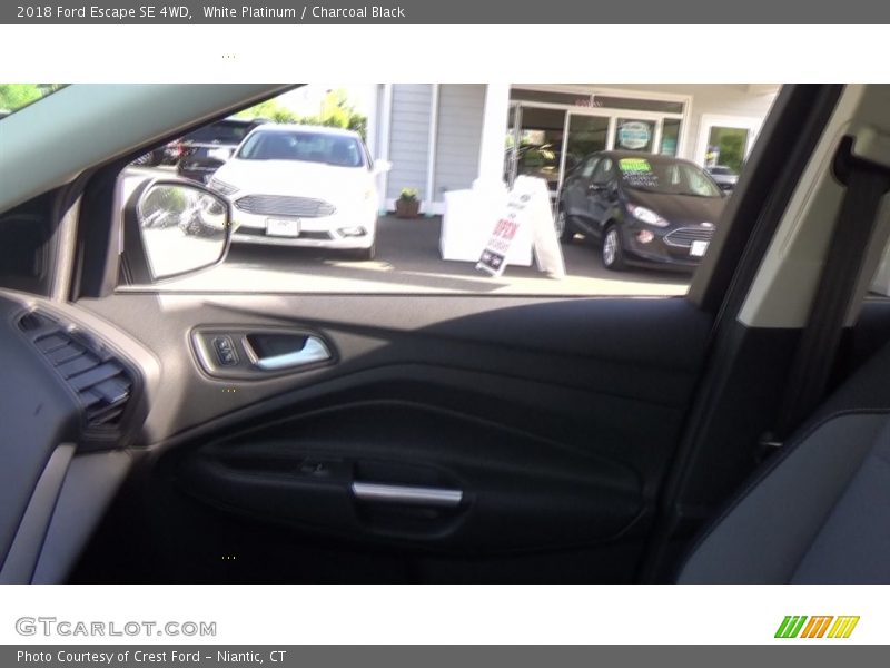 White Platinum / Charcoal Black 2018 Ford Escape SE 4WD