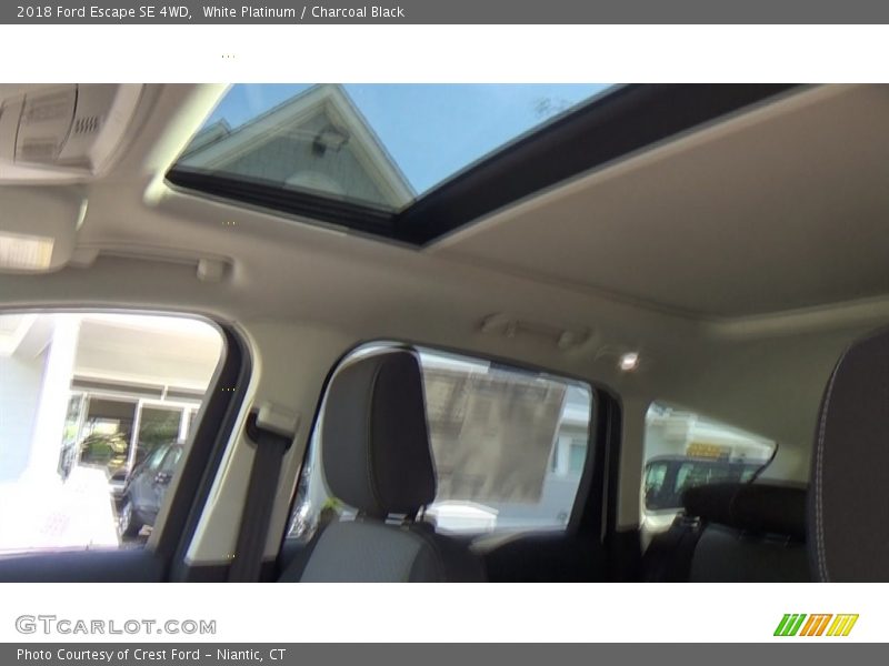 White Platinum / Charcoal Black 2018 Ford Escape SE 4WD