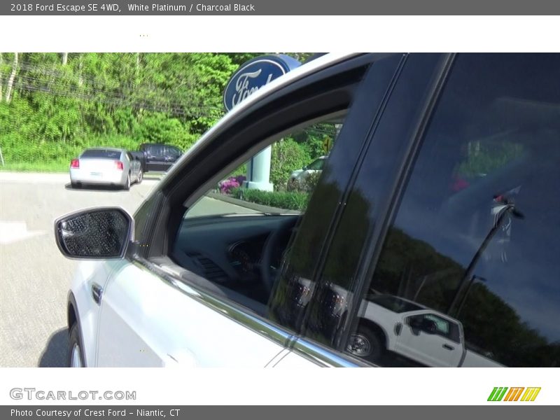 White Platinum / Charcoal Black 2018 Ford Escape SE 4WD