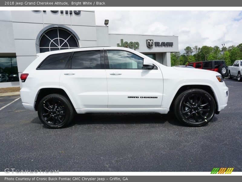 Bright White / Black 2018 Jeep Grand Cherokee Altitude