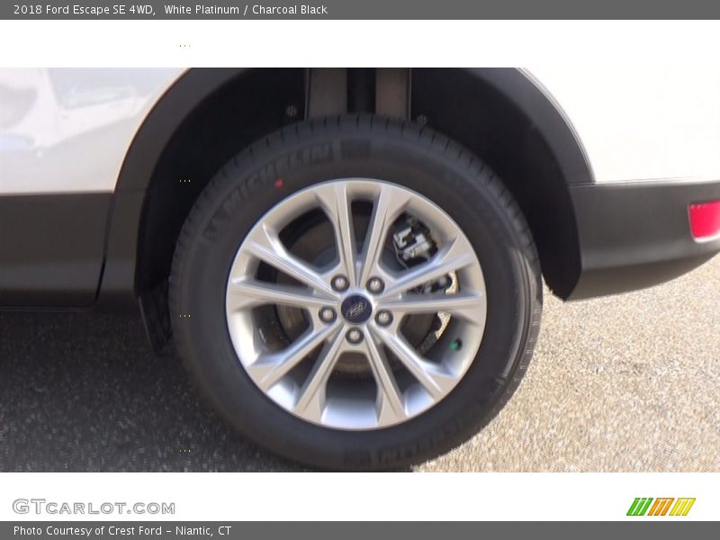 White Platinum / Charcoal Black 2018 Ford Escape SE 4WD