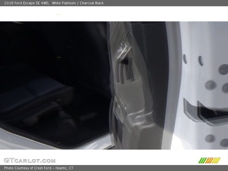 White Platinum / Charcoal Black 2018 Ford Escape SE 4WD