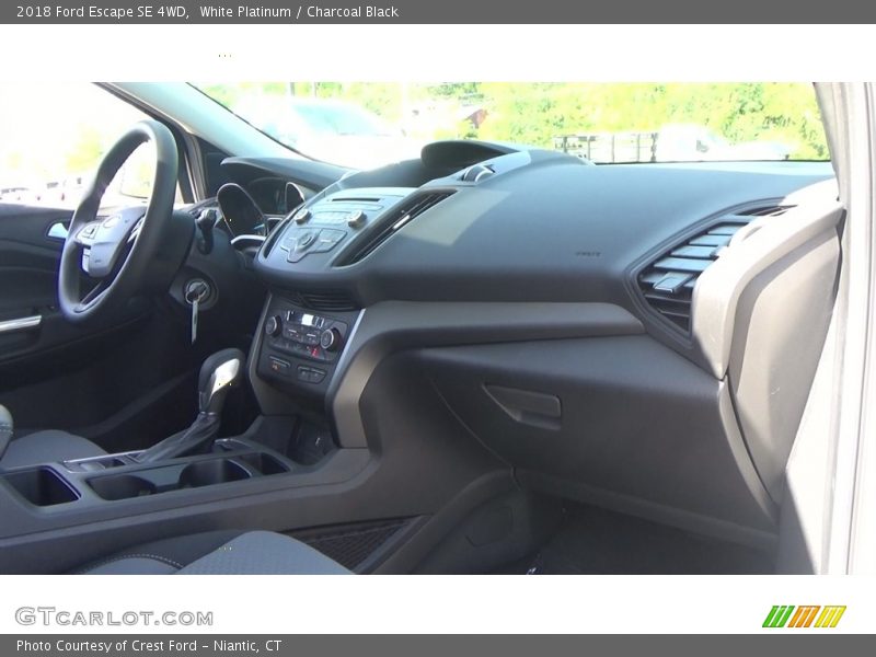 White Platinum / Charcoal Black 2018 Ford Escape SE 4WD