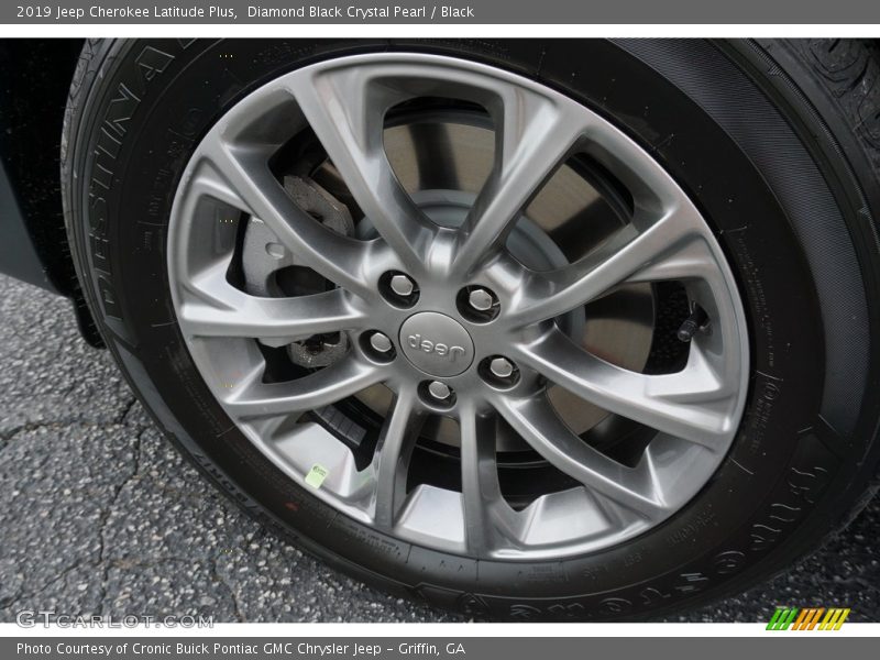 Diamond Black Crystal Pearl / Black 2019 Jeep Cherokee Latitude Plus
