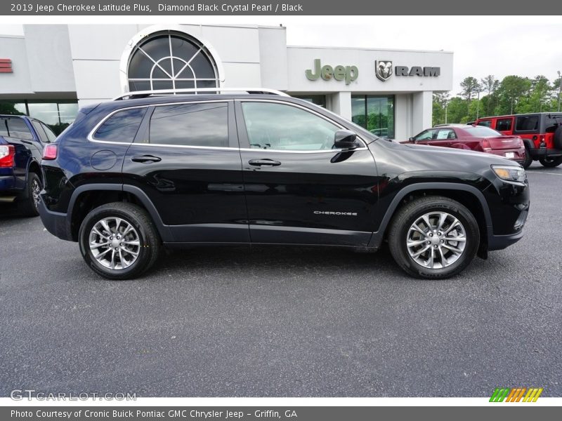 Diamond Black Crystal Pearl / Black 2019 Jeep Cherokee Latitude Plus