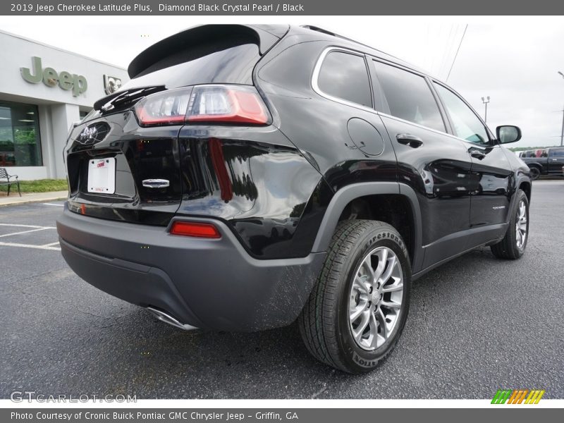 Diamond Black Crystal Pearl / Black 2019 Jeep Cherokee Latitude Plus