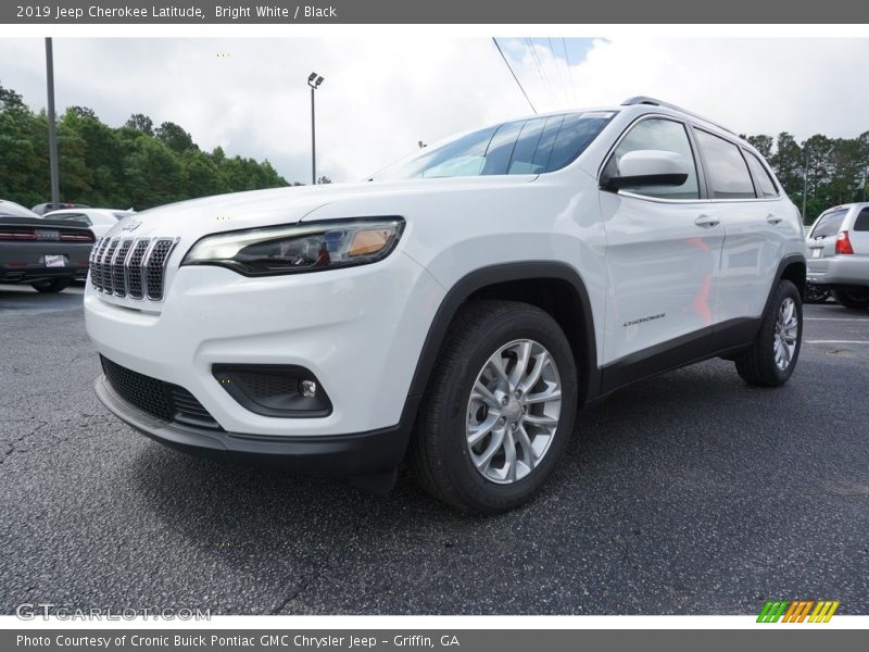 Bright White / Black 2019 Jeep Cherokee Latitude