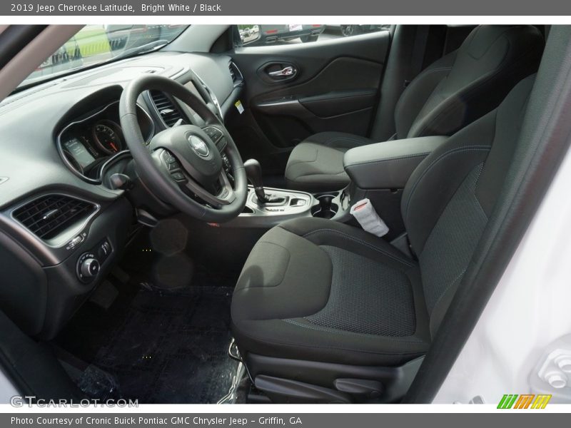 Bright White / Black 2019 Jeep Cherokee Latitude