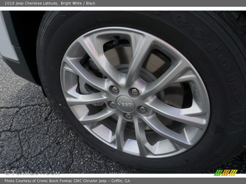 Bright White / Black 2019 Jeep Cherokee Latitude