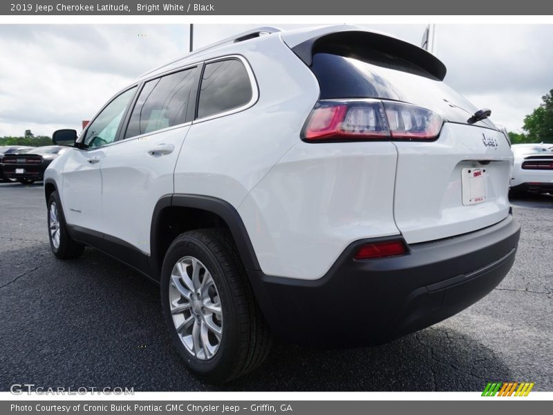 Bright White / Black 2019 Jeep Cherokee Latitude