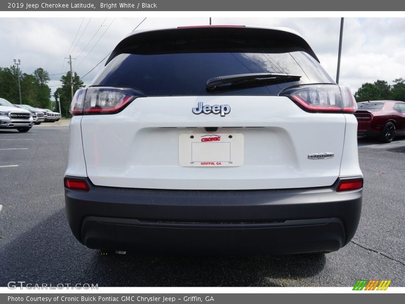 Bright White / Black 2019 Jeep Cherokee Latitude