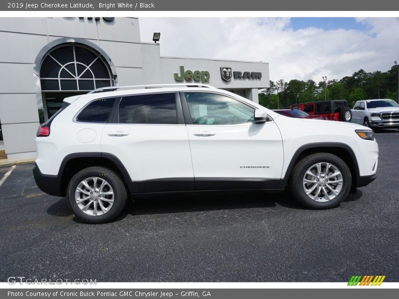 Bright White / Black 2019 Jeep Cherokee Latitude