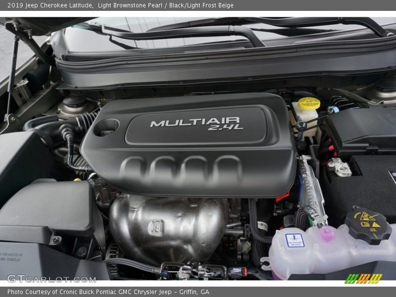 Light Brownstone Pearl / Black/Light Frost Beige 2019 Jeep Cherokee Latitude