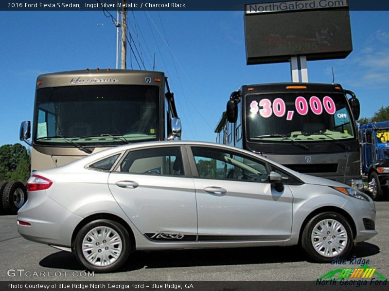 Ingot Silver Metallic / Charcoal Black 2016 Ford Fiesta S Sedan