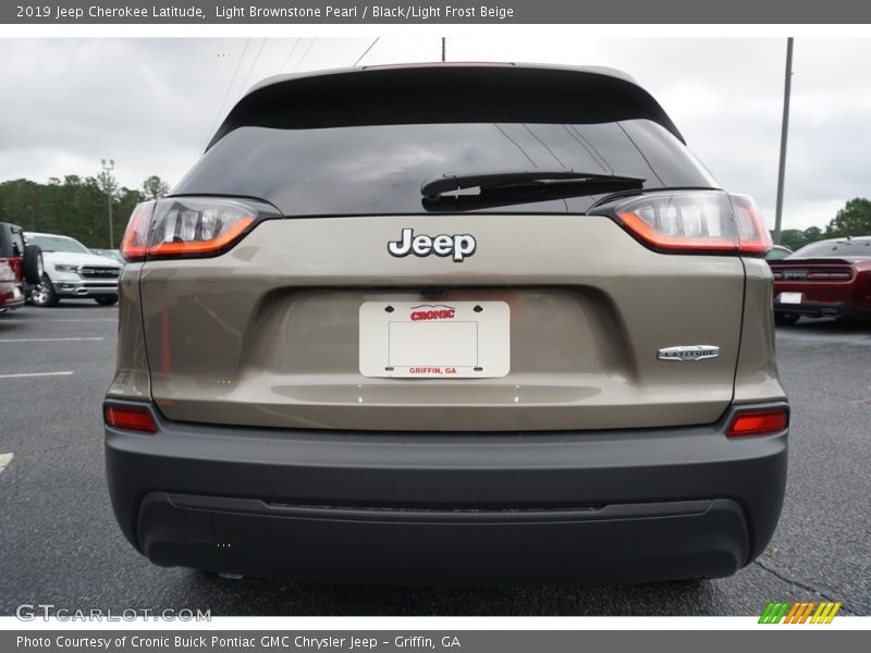 Light Brownstone Pearl / Black/Light Frost Beige 2019 Jeep Cherokee Latitude