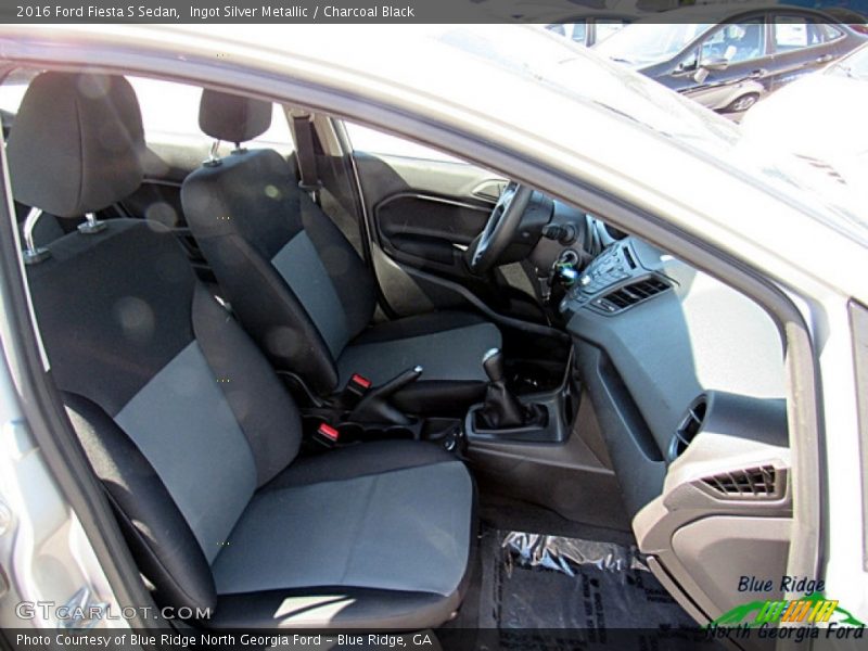 Ingot Silver Metallic / Charcoal Black 2016 Ford Fiesta S Sedan