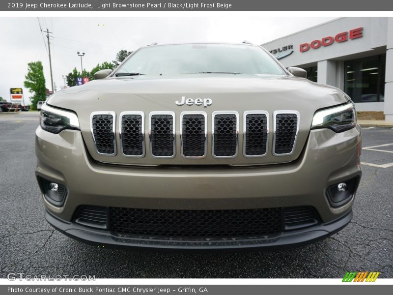 Light Brownstone Pearl / Black/Light Frost Beige 2019 Jeep Cherokee Latitude