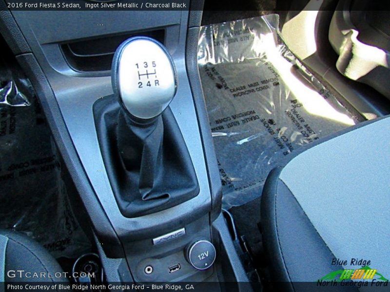 Ingot Silver Metallic / Charcoal Black 2016 Ford Fiesta S Sedan