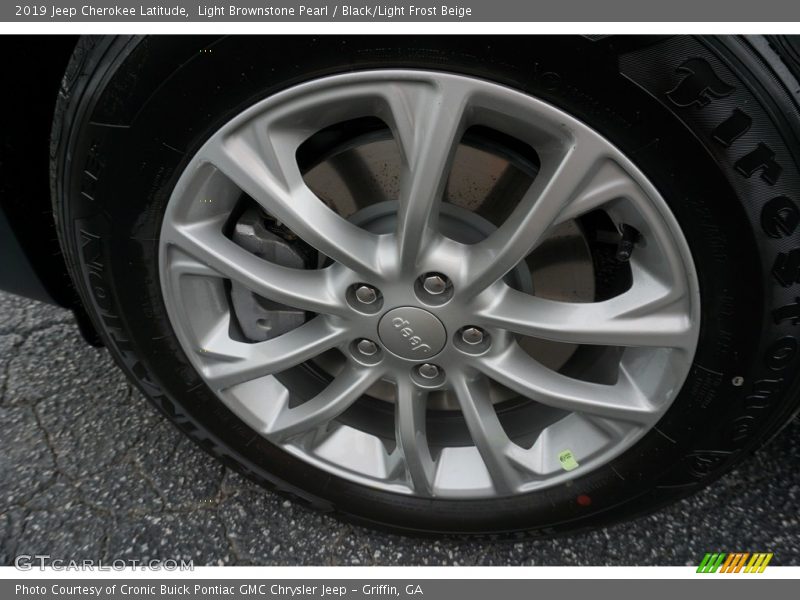 Light Brownstone Pearl / Black/Light Frost Beige 2019 Jeep Cherokee Latitude