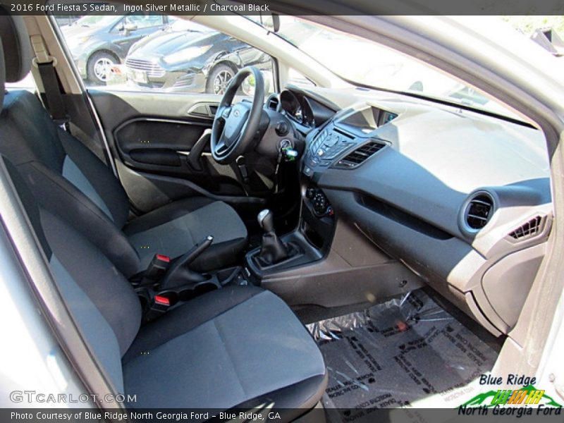 Ingot Silver Metallic / Charcoal Black 2016 Ford Fiesta S Sedan