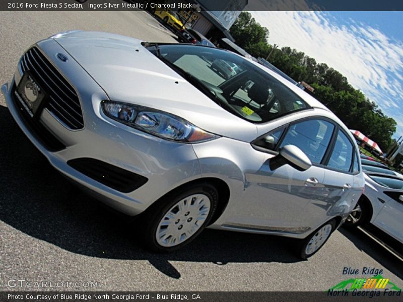 Ingot Silver Metallic / Charcoal Black 2016 Ford Fiesta S Sedan