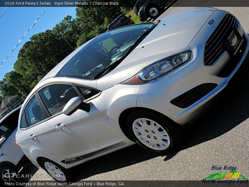 Ingot Silver Metallic / Charcoal Black 2016 Ford Fiesta S Sedan