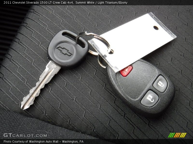 Summit White / Light Titanium/Ebony 2011 Chevrolet Silverado 1500 LT Crew Cab 4x4
