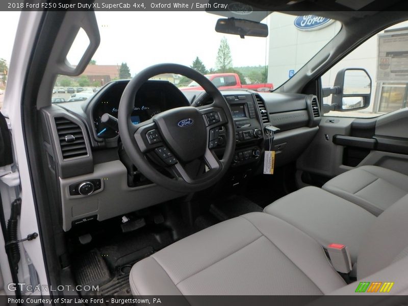Oxford White / Earth Gray 2018 Ford F250 Super Duty XL SuperCab 4x4