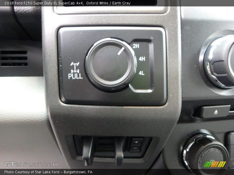 Oxford White / Earth Gray 2018 Ford F250 Super Duty XL SuperCab 4x4