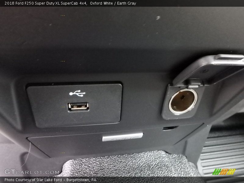 Oxford White / Earth Gray 2018 Ford F250 Super Duty XL SuperCab 4x4