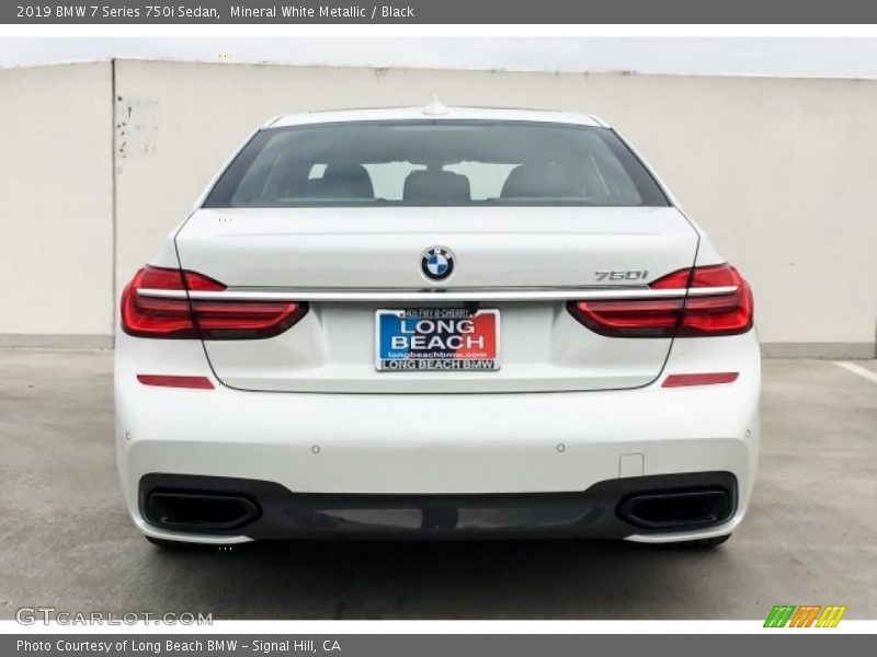 Mineral White Metallic / Black 2019 BMW 7 Series 750i Sedan