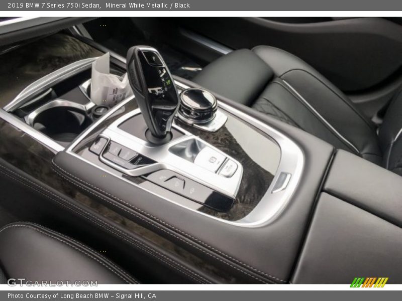 Mineral White Metallic / Black 2019 BMW 7 Series 750i Sedan