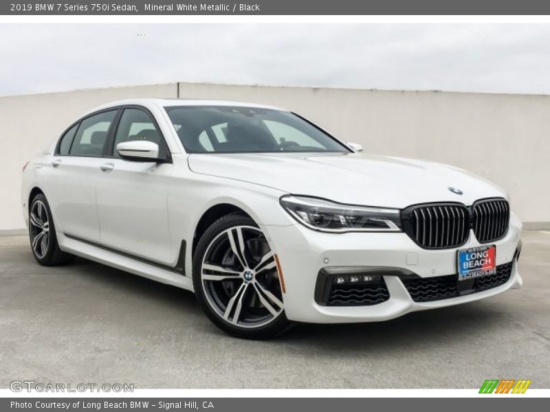 Front 3/4 View of 2019 7 Series 750i Sedan