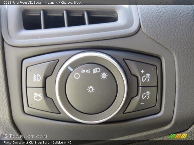 Magnetic / Charcoal Black 2018 Ford Focus SEL Sedan